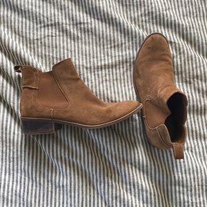 Steve Madden Chelsea boots
